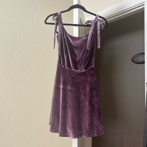 NWT Francesca’s velvet dress with pockets